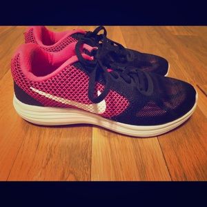 Nike Revolution 3 women’s shoes